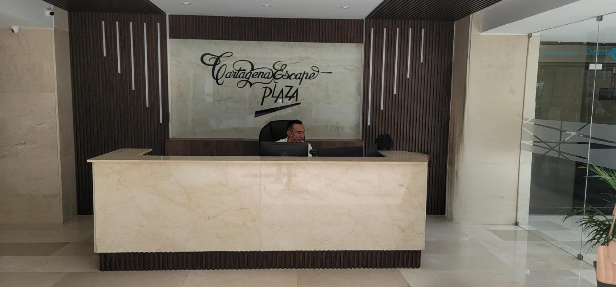 Live - Escape Plaza Aparthotel