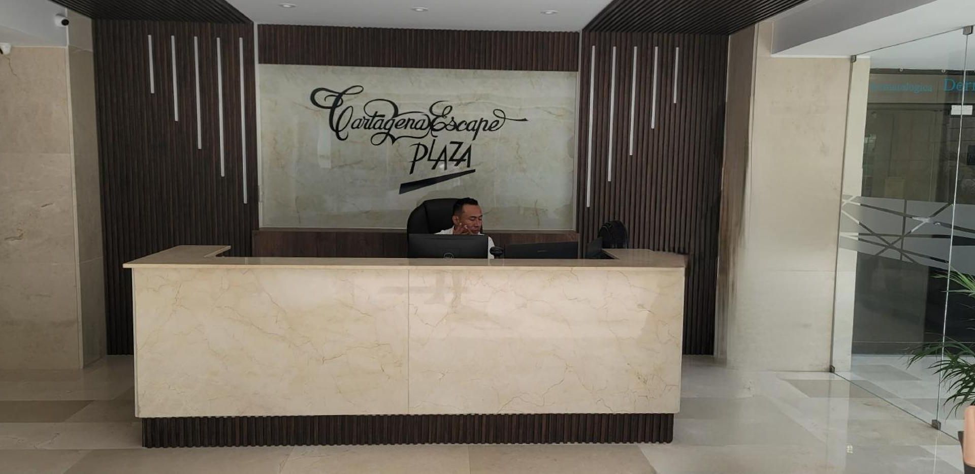 Live - Escape Plaza Apartahotel