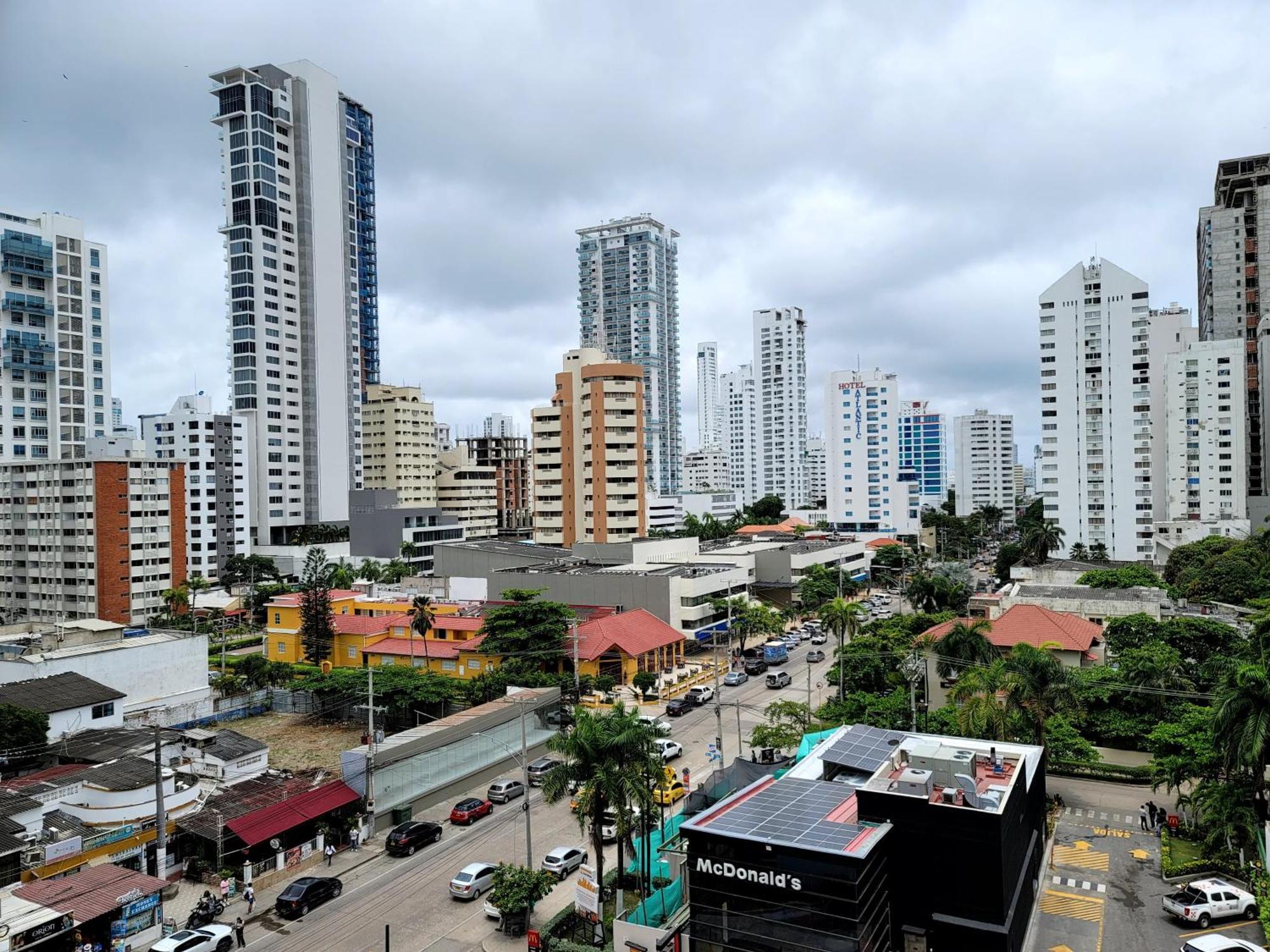 Live - Escape Plaza * Cartagena