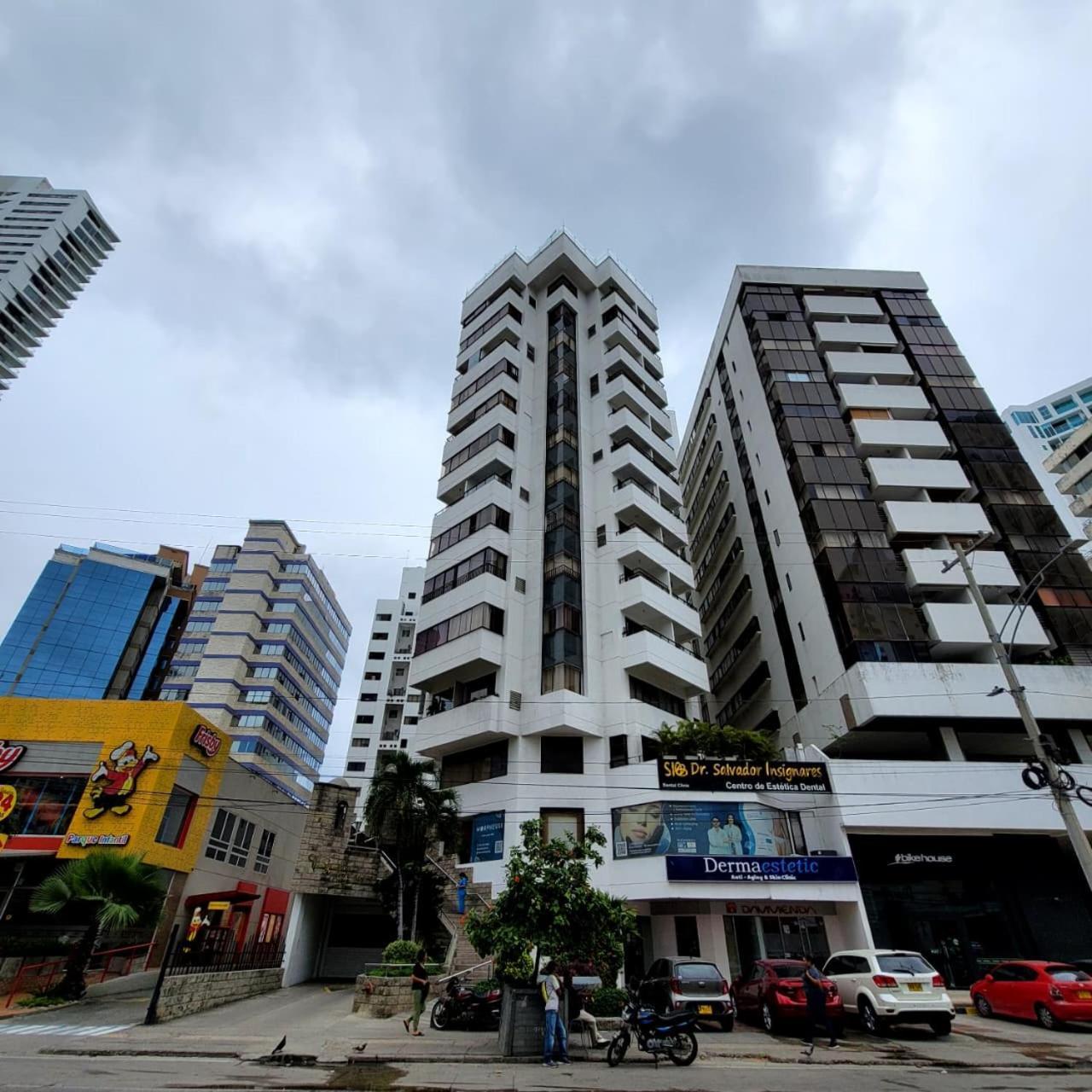 Live - Escape Plaza * Cartagena